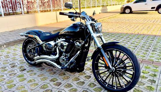 HARLEY-DAVIDSON SOFTAIL BREAKOUT 